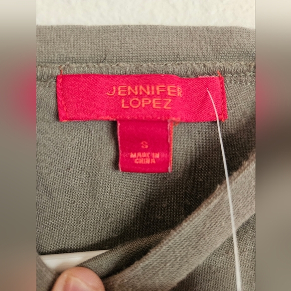 Greem Sleeveless Top - Picture 2 of 3